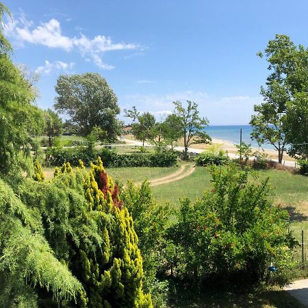 Sofia'S Pearl Beachfront Maisonette Nea Kallikrateia Exterior foto